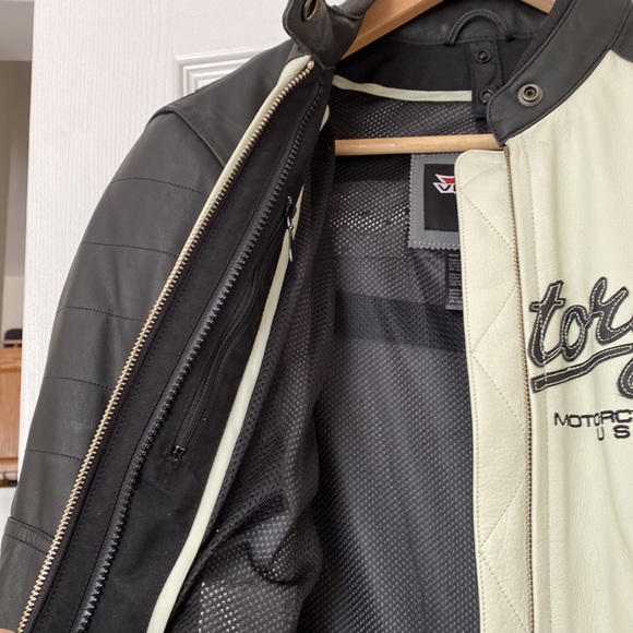 Women’s Small Leather Victory Motorcycles Jacket - Picture 5 of 9